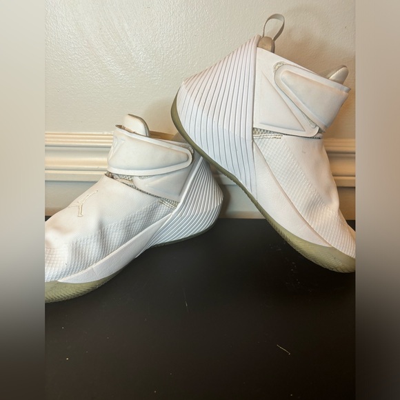 Nike Jordan Why Not Zer0.1 Triple White Athletic Shoes Size 6.5 Youth / 8 Womens - Picture 11 of 16